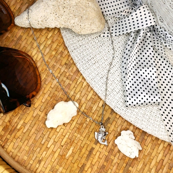 2/$15 NWT fashion fish necklace nautical - Picture 3 of 5